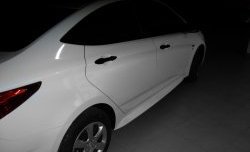 Комплект накладок Sport на пороги автомобиля Hyundai Solaris RB рестайлинг седан (2014-2017). (Неокрашенные)Цена: 3 599 р.. Увеличить фотографию 3
