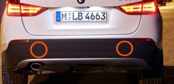 689 р. Левая заглушка в задний бампер SAT (под крюк) BMW X1 E84 (2009-2015) (Неокрашенная). Увеличить фотографию 1