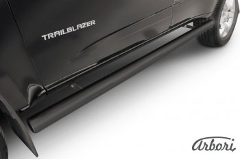 7 379 р. Защита штатных порогов Arbori (черная, d76 mm). Chevrolet Trailblazer GM800 дорестайлинг (2012-2016). Увеличить фотографию 1