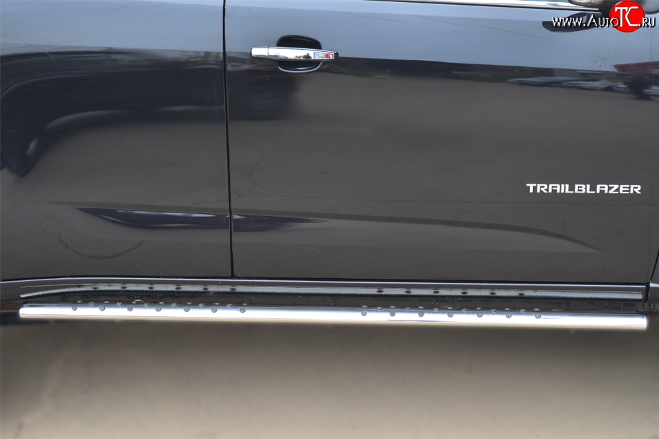 19 799 р. Защита порогов с круглыми вставками для ног из овальной трубы диаметром 75x42 мм Russtal  Chevrolet Trailblazer  GM800 (2012-2016)
