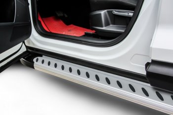 19 749 р. Пороги алюминиевые Slitkoff  Chevrolet Trailblazer  GM800 (2012-2016) (Prestige Silver). Увеличить фотографию 1