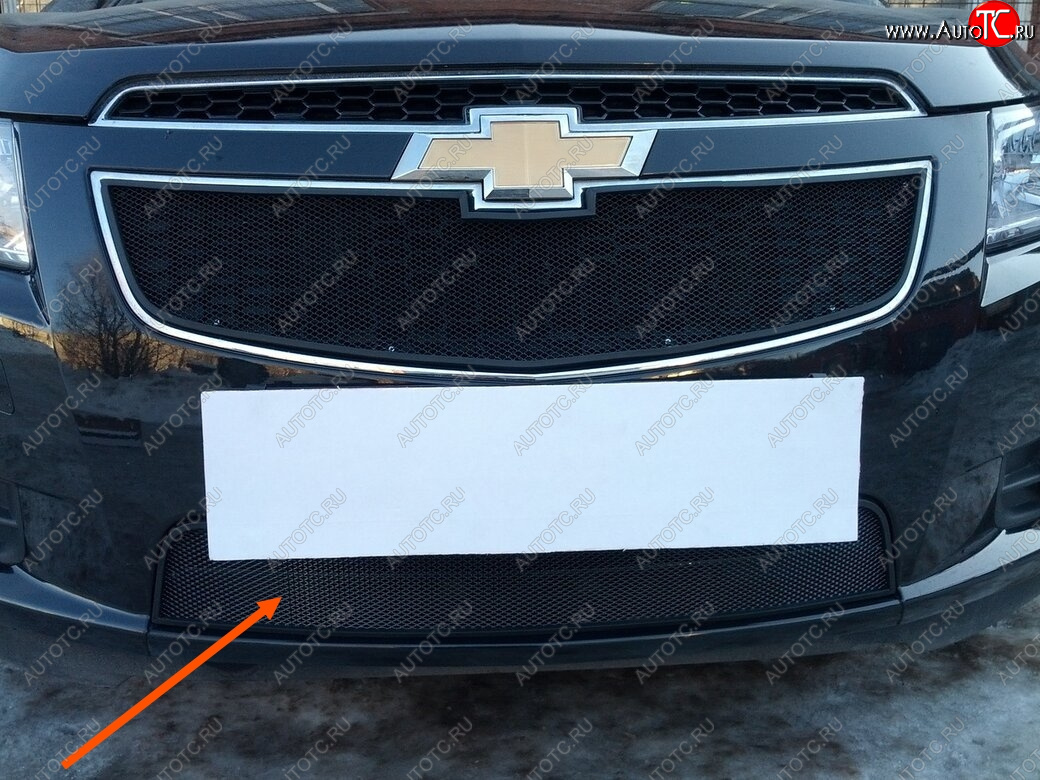 2 799 р. Защитная сетка радиатора в бампер Стрелка 11 Стандарт (алюминий, пластик)  Chevrolet Cruze ( седан,  хэтчбек) (2009-2012) (Цвет: черный)