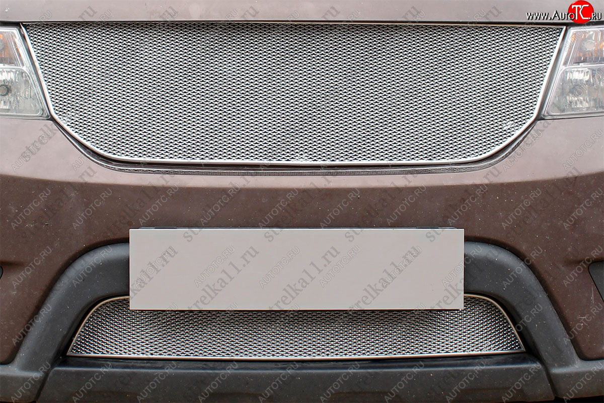 5 299 р. Защитная сетка радиатора в бампер (ячейка 4x10 мм, вместо штатной) Стрелка11 Премиум  Fiat Freemont (2011-2016) (хром)