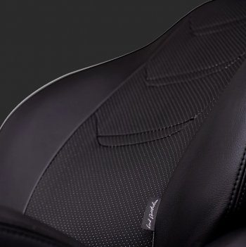 7 799 р. Чехлы для сидений Lord Autofashion Турин 2 (экокожа, спинка и сиденье 60/40 без подлокотника, 2 Г-образных подголовника)  Ford Focus  2 (2004-2011) (Черный, вставка черная и черная, строчка черная). Увеличить фотографию 2