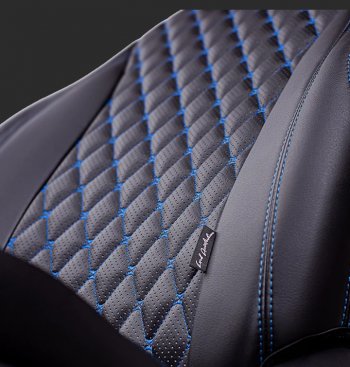 16 749 р. Чехлы для сидений Lord Autofashion Байрон (экокожа, Trend, спинка и сиденье 60/40 без подлокотника, 3 Г-образных подголовника)  Ford Focus  3 (2010-2019) (Черный, вставка черная, строчка синяя). Увеличить фотографию 2