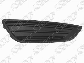359 р. Правая Заглушка в бампер под ПТФ SAT Ford Focus 3 седан рестайлинг (2014-2019). Увеличить фотографию 1