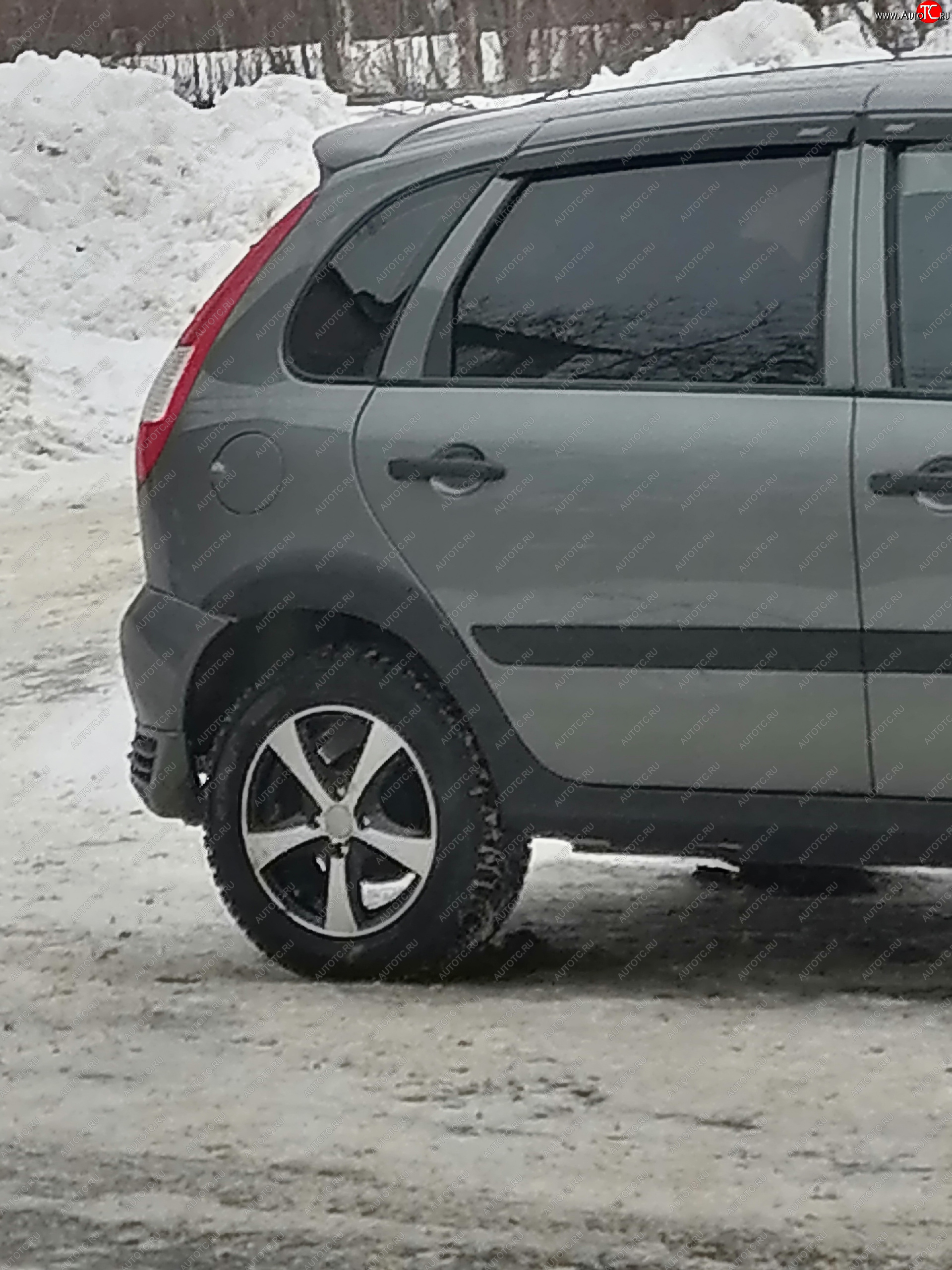 Накладка арки крыла LADA Vesta задняя левая