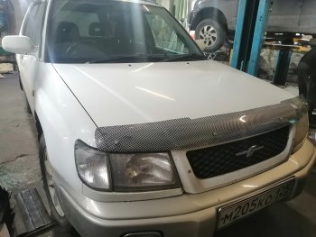 2 399 р. Дефлектор капота CA-Plastiс  Subaru Forester  SF (1997-2000) дорестайлинг (Шелкография карбон-серебро). Увеличить фотографию 3