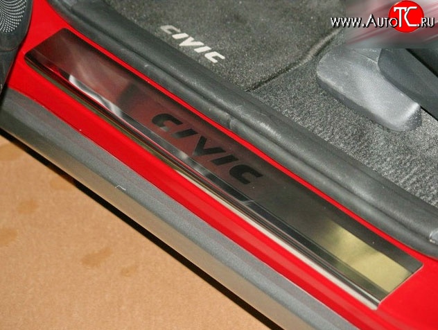 2 744 р. Комплект накладок на порожки автомобиля Novline Honda Civic 8 FK/FN дорестайлинг, хэтчбэк 5 дв. (2005-2008)