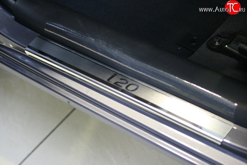 2 429 р. Комплект накладок на порожки автомобиля Novline  Hyundai i20  1 PB (2008-2012)