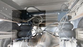 24 999 р. Комплект вспомогательной пневмоподвески на заднюю ось Aride (75e17) Iveco Daily фургон (2014-2019). Увеличить фотографию 3