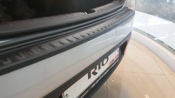 1 099 р. Накладка защитная на задний бампер Petroil Tuning KIA Rio 4 FB дорестайлинг седан (2016-2020) (Текстурная поверхность). Увеличить фотографию 3