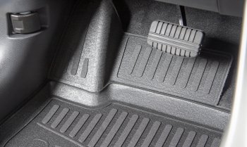 6 399 р. Комплект 3D ковриков салона TRIUMF  Land Rover Discovery Sport  L550 (2014-2019) (Черные). Увеличить фотографию 3