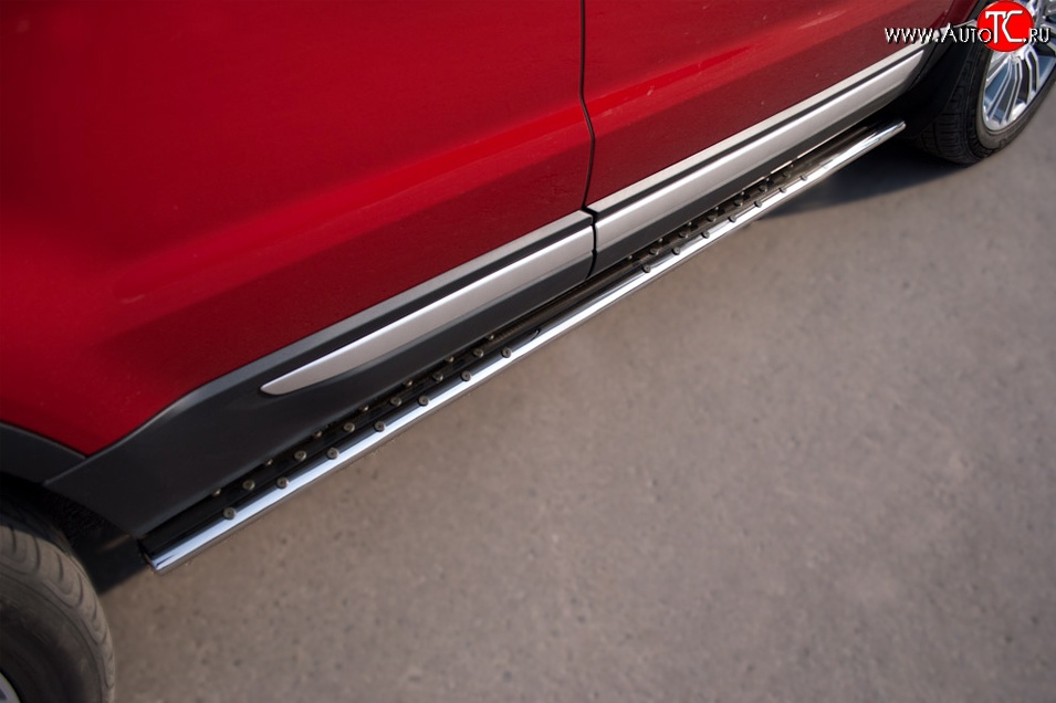 21 749 р. Защита порогов с круглыми вставками для ног из овальной трубы диаметром 75x42 мм (Prestige u Pure) Russtal  Land Rover Range Rover Evoque  1 L538 (2011-2015)