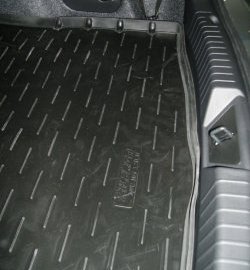 1 259 р. Коврик в багажник (1 карман) Aileron (полиуретан) Mazda 3/Axela BM дорестайлинг седан (2013-2016). Увеличить фотографию 1
