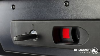 Багажный бокс Audi A8 (D4) 3-е поколение дорестайлинг, седан (2009-2013) Broomer Venture. (Покрытие: шагрень, Цвет: чёрный)Цена: 22 749 р.. Увеличить фотографию 10