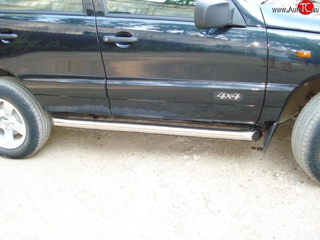 13 849 р. Защита порогов Russtal из круглой трубы диаметром 63 мм (дорестайлинг)  Chevrolet Niva  2123 (2002-2008), Лада 2123 (Нива Шевроле) (2002-2008) (Защита порогов с со скосами на торцах (вариант 1))