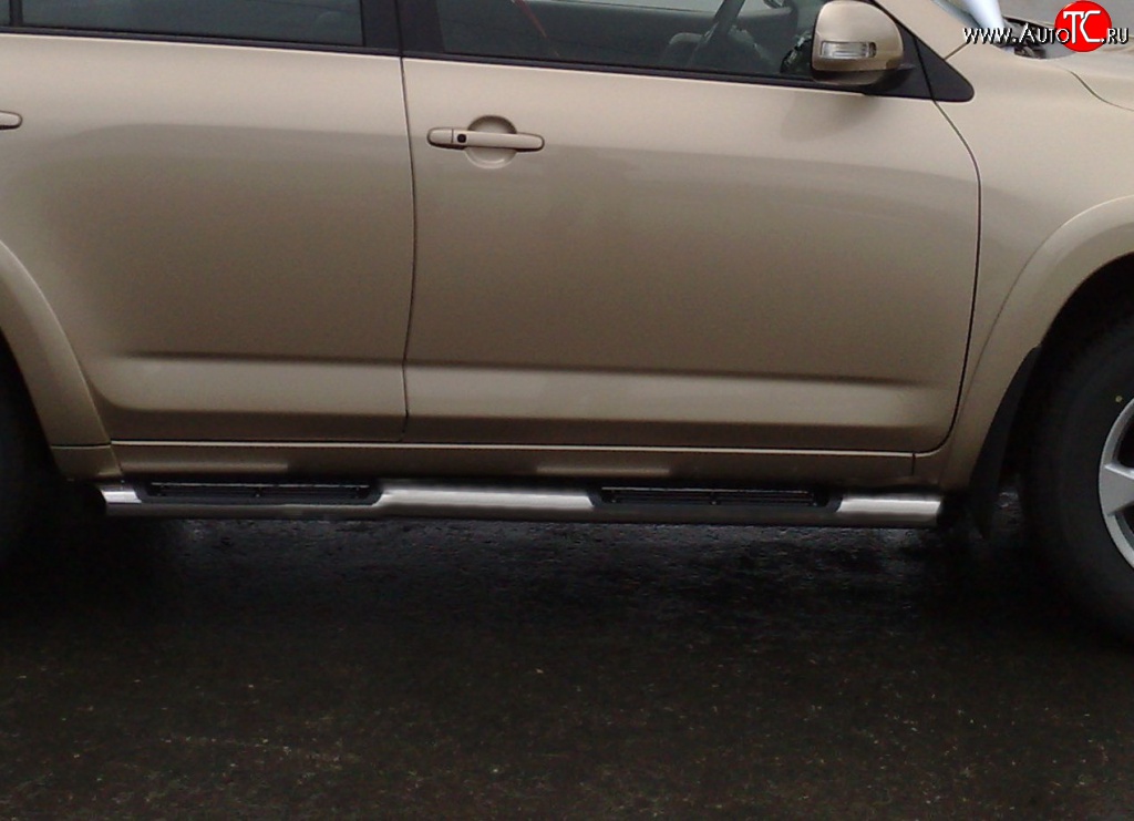 19 799 р. Защита порогов Russtal из трубы d76 мм с пластиковыми вставками для ног Toyota RAV4 XA30 5 дв. удлиненный дорестайлинг (2003-2008) (Защита порогов с со скосами на торцах (вариант 1))