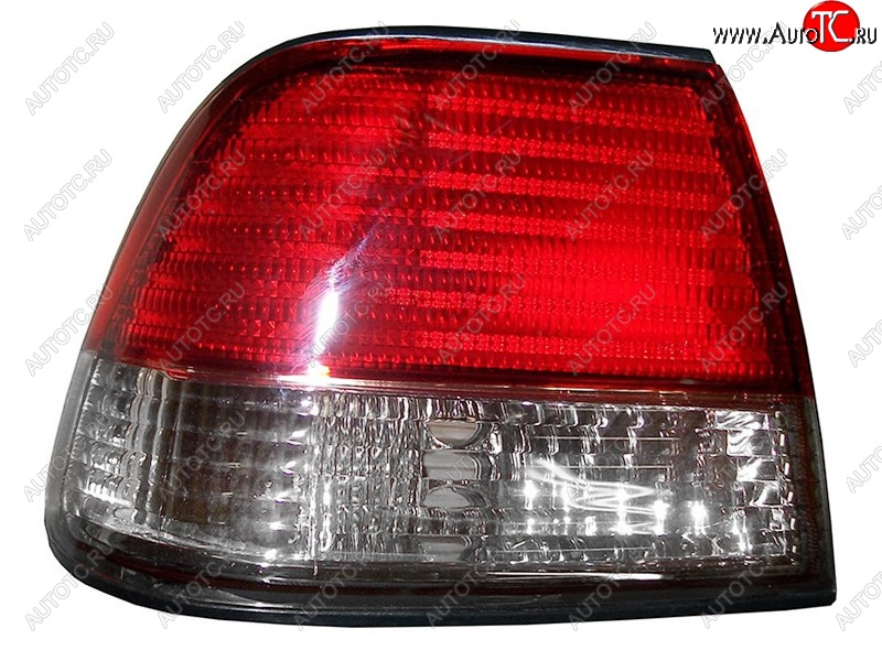 3 399 р. Левый фонарь (внешний/белая полоса) SAT  Nissan Sunny  B15 (1998-2004)