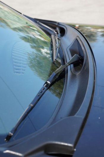 2 569 р. Накладка в проем стеклоочистителей лобового (жабо) Petroil Tuning Nissan Terrano D10 дорестайлинг (2013-2016) (Текстурная поверхность). Увеличить фотографию 2
