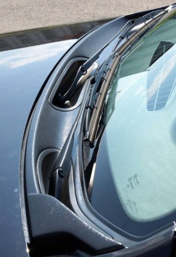 2 569 р. Накладка в проем стеклоочистителей лобового (жабо) Petroil Tuning Nissan Terrano D10 дорестайлинг (2013-2016) (Текстурная поверхность). Увеличить фотографию 3