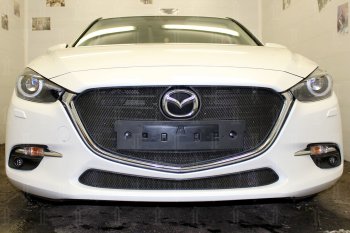 3 999 р. Защитная сетка в бампер (верх, ячейка 3х7 мм, с рамкой под номер) Alfeco Стандарт  Mazda 3/Axela  BM (2016-2019) (Чёрная). Увеличить фотографию 1