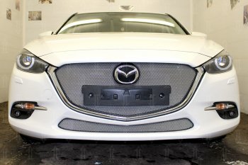 4 099 р. Защитная сетка в бампер (верх, ячейка 3х7 мм, с рамкой под номер) Alfeco Стандарт  Mazda 3/Axela  BM (2016-2019) (Хром). Увеличить фотографию 1
