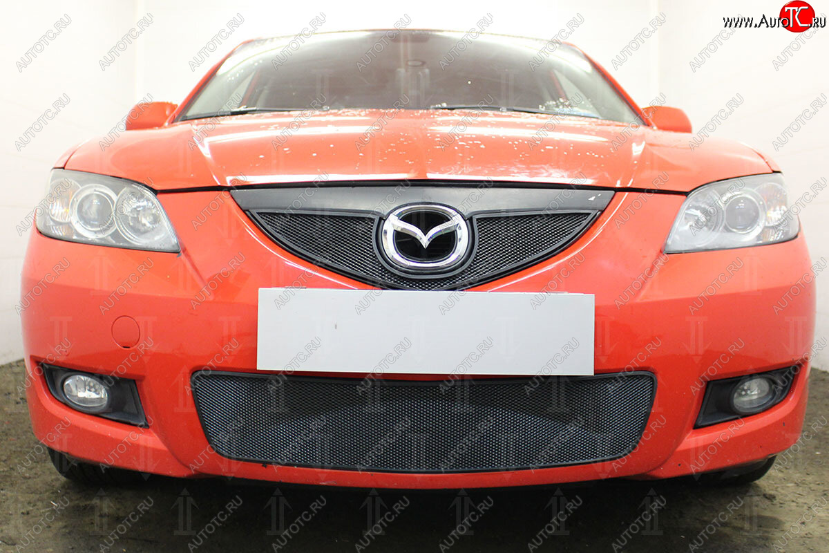 3 099 р. Защитная сетка в бампер (верх, ячейка 3х7 мм) Alfeco Стандарт Mazda 3/Axela BK рестайлинг седан (2006-2009) (Чёрная)