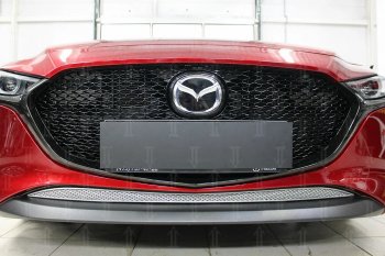 3 199 р. Защитная сетка в бампер (низ, ячейка 3х7 мм) Alfeco Стандарт  Mazda 3/Axela  BP (2019-2024) (Хром). Увеличить фотографию 2