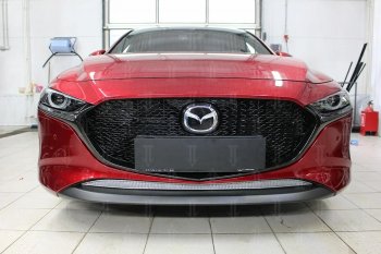 3 199 р. Защитная сетка в бампер (низ, ячейка 3х7 мм) Alfeco Стандарт  Mazda 3/Axela  BP (2019-2024) (Хром). Увеличить фотографию 1