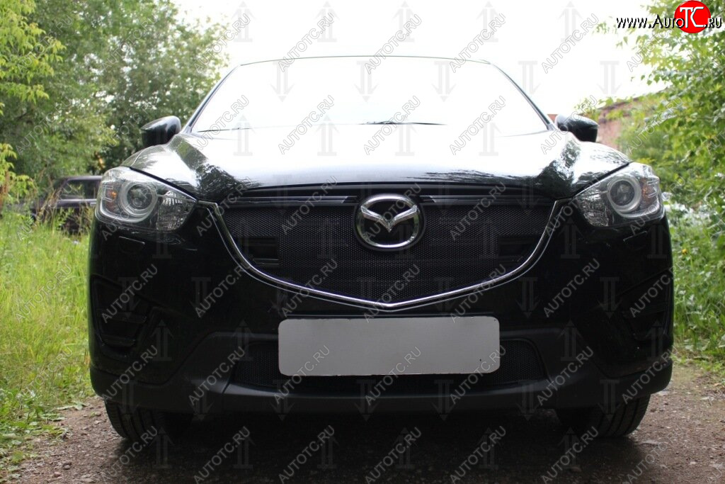 3 899 р. Защитная сетка в бампер (верх, с парктроником, ячейка 3х7 мм) Alfeco Стандарт  Mazda CX-5  KE (2015-2017) (Чёрная)