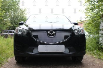3 899 р. Защитная сетка в бампер (верх, с парктроником, ячейка 3х7 мм) Alfeco Стандарт  Mazda CX-5  KE (2015-2017) (Чёрная). Увеличить фотографию 3