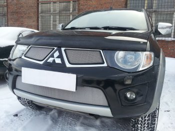 3 279 р. Защитная сетка в бампер (низ, ячейка 3х7 мм) Alfeco Стандарт  Mitsubishi L200  4 - Pajero Sport  2 PB (Хром). Увеличить фотографию 2