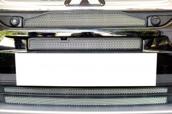 Защитная сетка в бампер (4 части, с парктроником и камерой, ячейка 3х7 мм) Alfeco Стандарт Mitsubishi Outlander GF 2-ой рестайлинг (2015-2018)  (Хром)