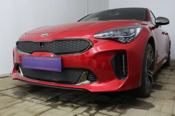 5 999 р. Защитная сетка в бампер (верх, ячейка 4х10 мм) Alfeco Премиум KIA Stinger (2017-2024) (Чёрная). Увеличить фотографию 2