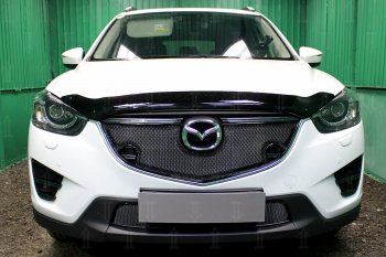 7 599 р. Защитная сетка в бампер (верх, с парктроником, ячейка 4х10 мм) Alfeco Премиум  Mazda CX-5  KE (2015-2017) (Чёрная). Увеличить фотографию 1