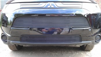 3 679 р. Защитная сетка в бампер (низ, ячейка 3х7 мм) Alfeco Стандарт Mitsubishi Outlander GF дорестайлинг (2012-2014) (Чёрная). Увеличить фотографию 1