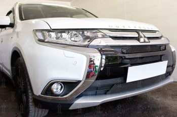10 399 р. Защитная сетка в бампер (3 части, с парктроником, ячейка 4х10 мм) Alfeco Премиум Mitsubishi Outlander GF 2-ой рестайлинг (2015-2018) (Чёрная). Увеличить фотографию 4