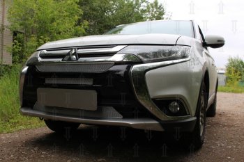 8 999 р. Защитная сетка в бампер (3 части, ячейка 4х10 мм) Alfeco Премиум Mitsubishi Outlander GF 2-ой рестайлинг (2015-2018) (Хром). Увеличить фотографию 3