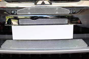 10 649 р. Защитная сетка в бампер (3 части, с парктроником и камерой, ячейка 4х10 мм) Alfeco Премиум  Mitsubishi Outlander  GF (2015-2018) (Хром). Увеличить фотографию 2