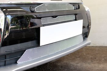 10 649 р. Защитная сетка в бампер (3 части, с парктроником и камерой, ячейка 4х10 мм) Alfeco Премиум  Mitsubishi Outlander  GF (2015-2018) (Хром). Увеличить фотографию 1