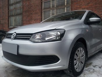 4 199 р. Защитная сетка в бампер (низ, ячейка 4х10 мм) Стрелка11 Премиум Volkswagen Polo 5 седан дорестайлинг (2009-2015) (Чёрная). Увеличить фотографию 3