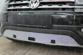 4 999 р. Защитная сетка в бампер (низ, с камерой и парктроником, ячейка 4х10 мм) Стрелка11 Премиум Volkswagen Teramont CA1 дорестайлинг (2016-2020) (Хром). Увеличить фотографию 2