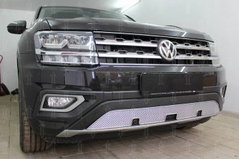 4 999 р. Защитная сетка в бампер (низ, с камерой и парктроником, ячейка 4х10 мм) Стрелка11 Премиум Volkswagen Teramont CA1 дорестайлинг (2016-2020) (Хром). Увеличить фотографию 3