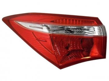 2 359 р. Левый фонарь задний (внешний) BodyParts Toyota Corolla E180 дорестайлинг (2013-2016). Увеличить фотографию 1