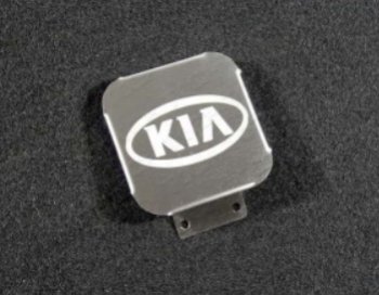 Заглушка на фаркоп с логотипом Kia (на фаркопы TCC, нержавеющая сталь) TCC KIA Carnival KA4 - Sportage 4 QL