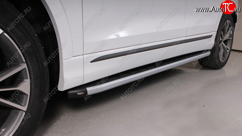 30 999 р. Пороги алюминиевые с пластиковой накладкой ТСС Тюнинг  Audi Q8  4MN (2018-2024) (карбон серебро)