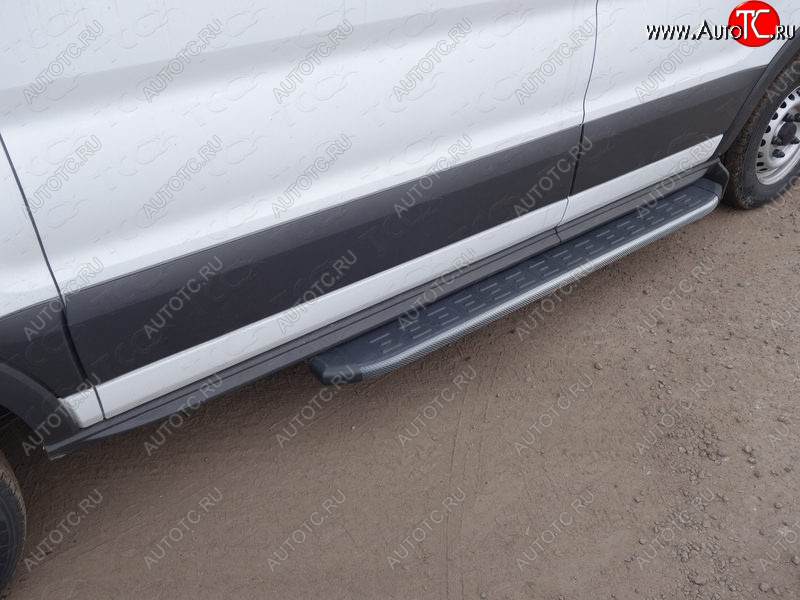 10 649 р. Правый порог алюминиевый с пластиковой накладкой, ТСС Тюнинг  Ford Transit Connect (2013-2018) (карбон)