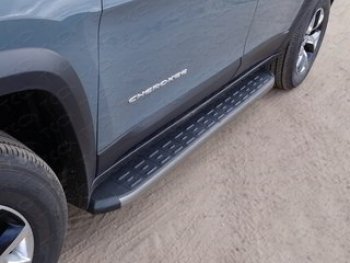 Пороги алюминиевые с пластиковой накладкой, ТСС Тюнинг Jeep (Джип) Cherokee (Чироки)  Trailhawk (2014-2024) Trailhawk  (карбон серые)