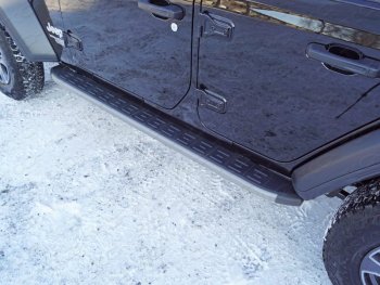 21 349 р. Пороги алюминиевые с пластиковой накладкой ТСС Тюнинг  Jeep Wrangler  JL (2018-2024) (карбон серые). Увеличить фотографию 1